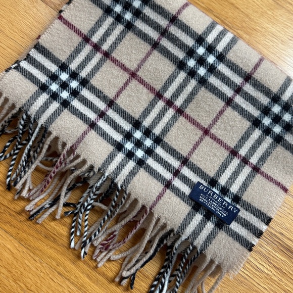 Authentic Burberry's Lambswool Scarf – Unisex Classic tan Check immaculate - Picture 1 of 3